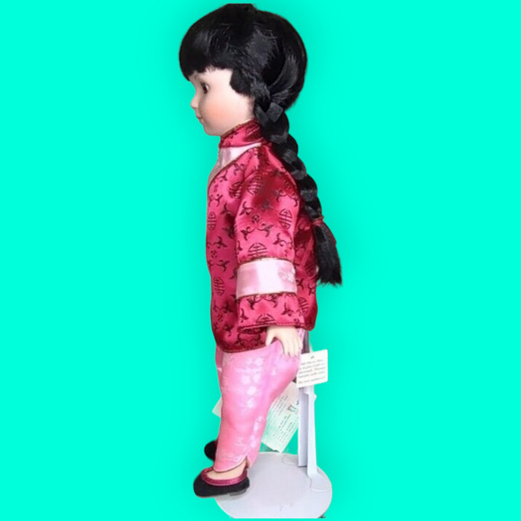 Vintage 1992 “Ushi” Doll – Ellis Island – American Dreams – Plays Kao Shan Ching - Picture 10 of 14